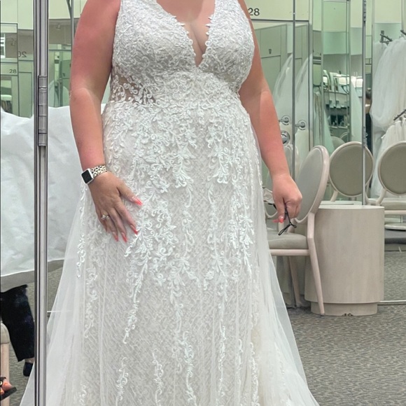 Beautiful Galina Signature Wedding size 20 - Picture 1 of 4